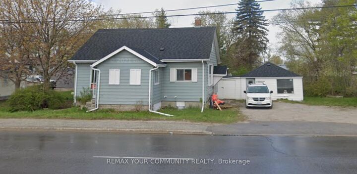 260 The Queensway Road S — photo 1