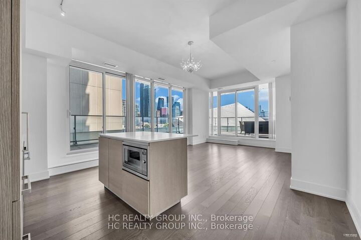 Property Photo: 200 Bloor Street W 904 ON M5S 0B1