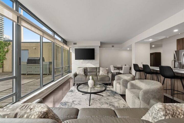 Property Photo: 438 King Street W 1501 ON M5V 3T9
