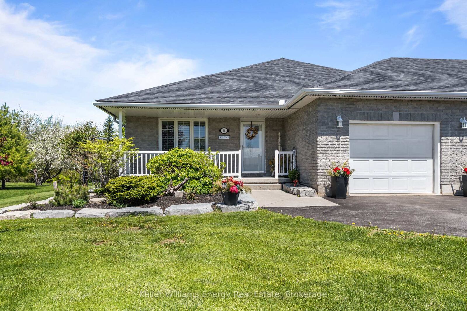 Property Photo:  18 Applewood Drive  ON K0L 1L0 