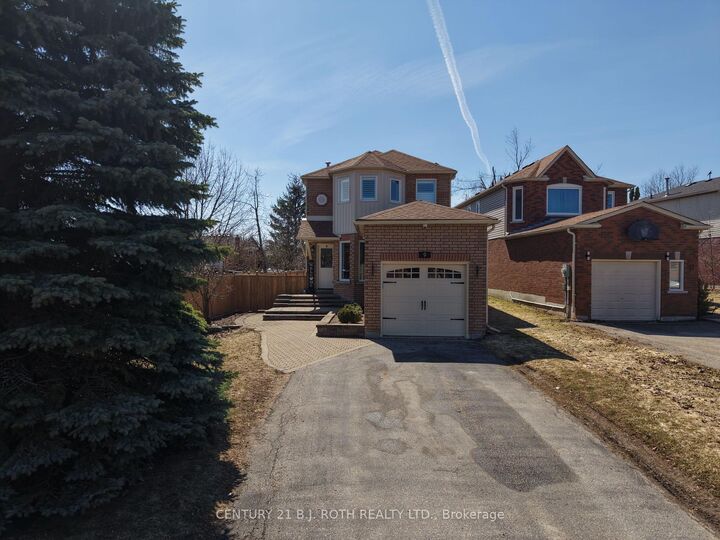Property Photo: 9 Laidlaw Drive N ON L4N 7S1