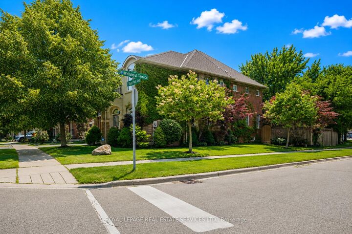 Property Photo: 372 Creek Path Avenue ON L6L 6X3