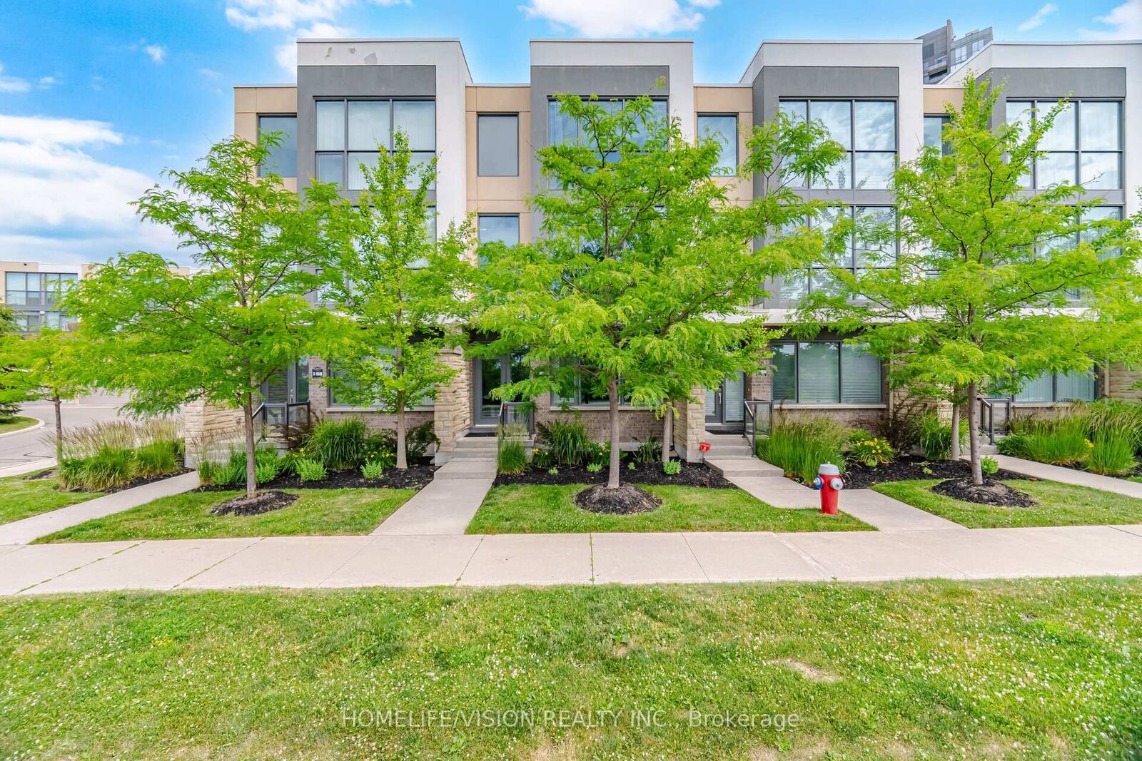 Property Photo: 150 Little Creek Road 2 ON L5R 0E9
