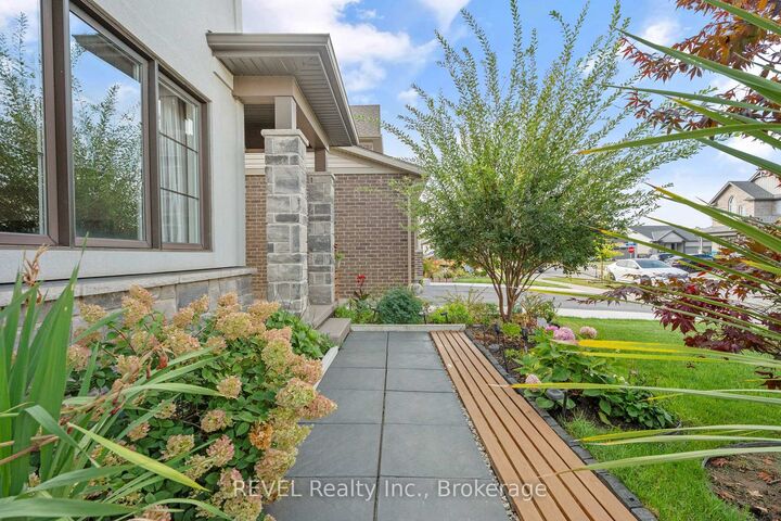 Property Photo:  26 Crow Street  ON L3C 0E4 