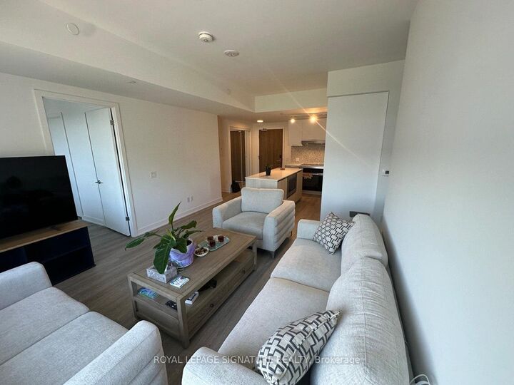 Property Photo: 8188 Yonge Street 222 ON L4J 0M2