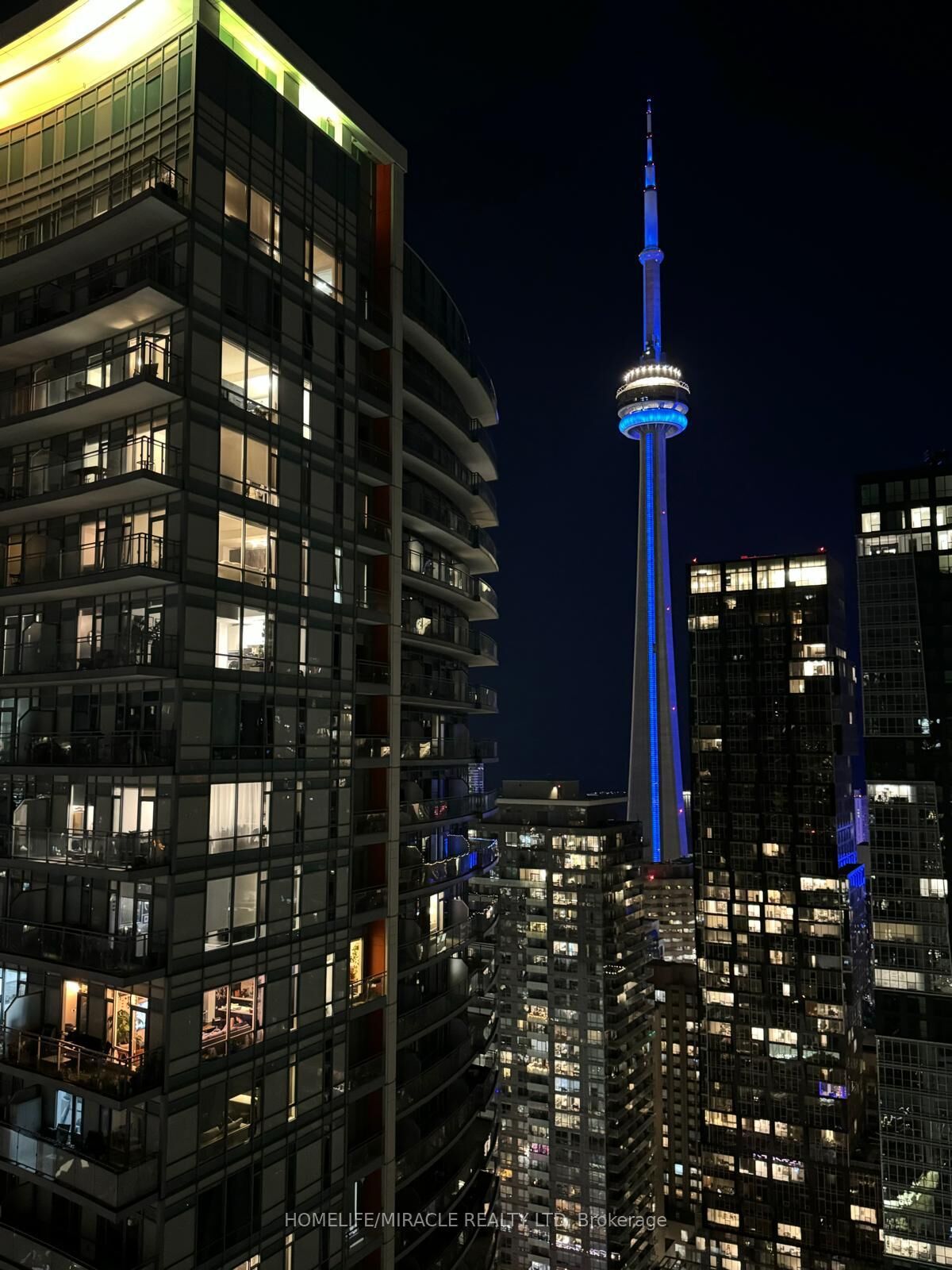 Property Photo:  28 Widmer Street 4028  ON M5V 2E7 