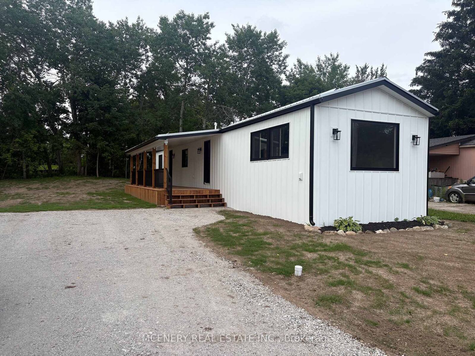 Property Photo: 16 Heather Avenue ON N0B 1T0