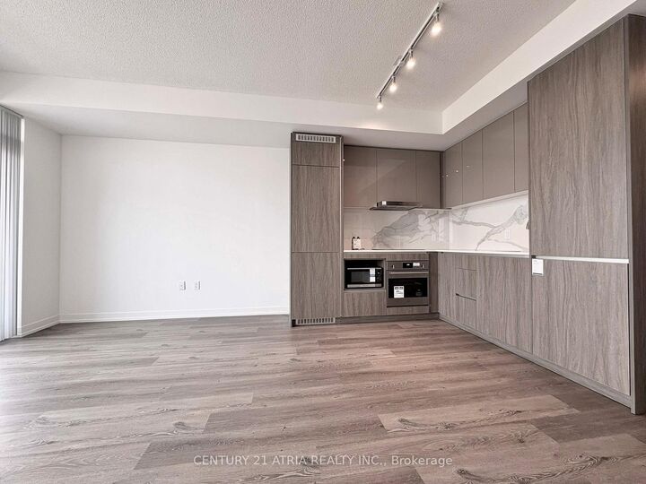 Property Photo:  28 Interchange Way 805  ON L4K 0P8 