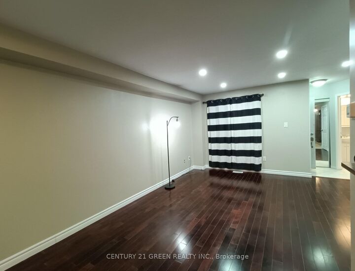 Property Photo:  87 Chatfield Drive Main  ON L1T 2J4 