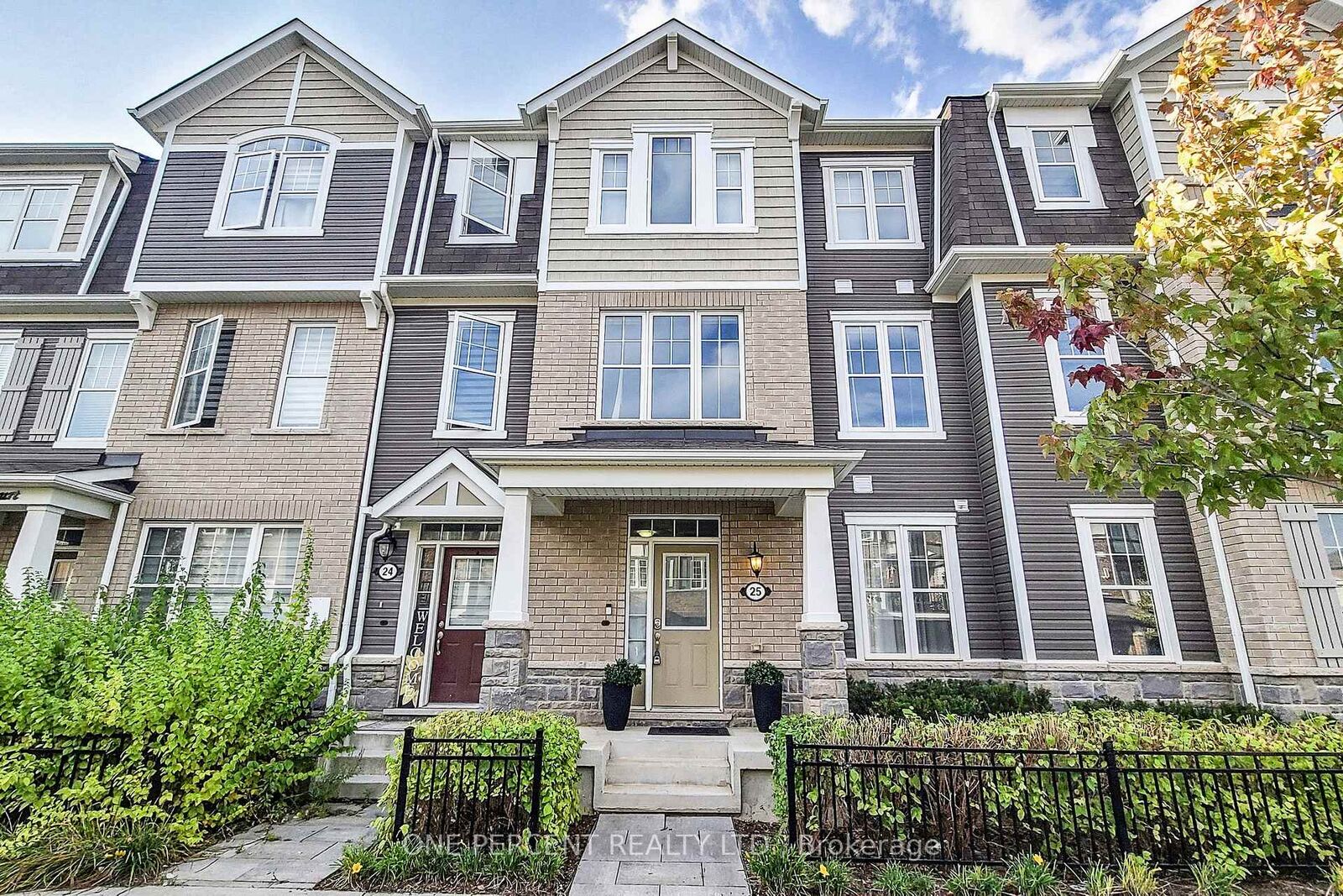 Property Photo: 501 Buckeye Court ON L9E 1P3