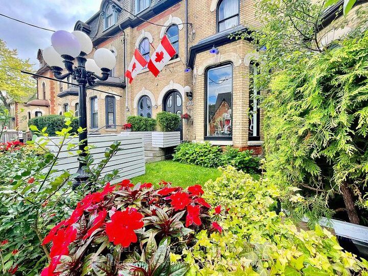 Property Photo: 173 Carlton Street 2F ON M5A 2K3