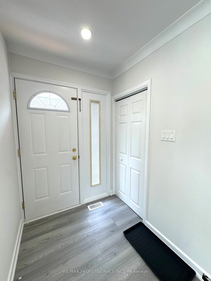Property Photo:  24 Millburn Drive Main  ON M9B 2W9 