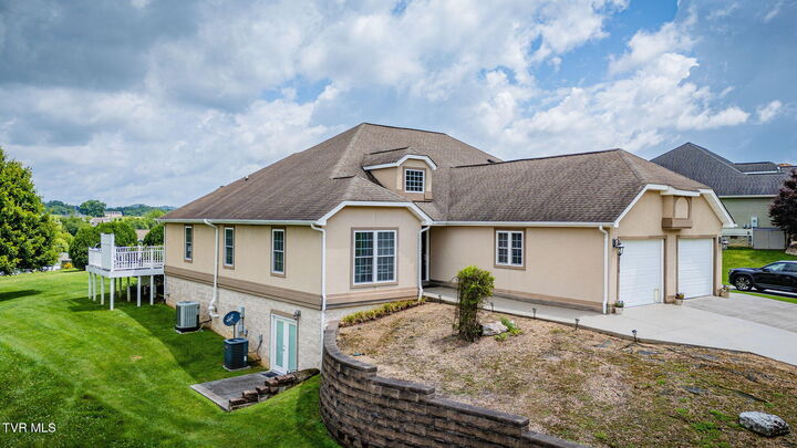 Property Photo: 18518 Keeneland Lane VA 24211