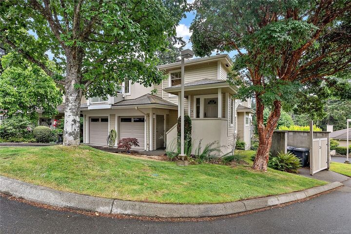 Property Photo:  850 Parklands Dr #8  BC V9A 7L9 