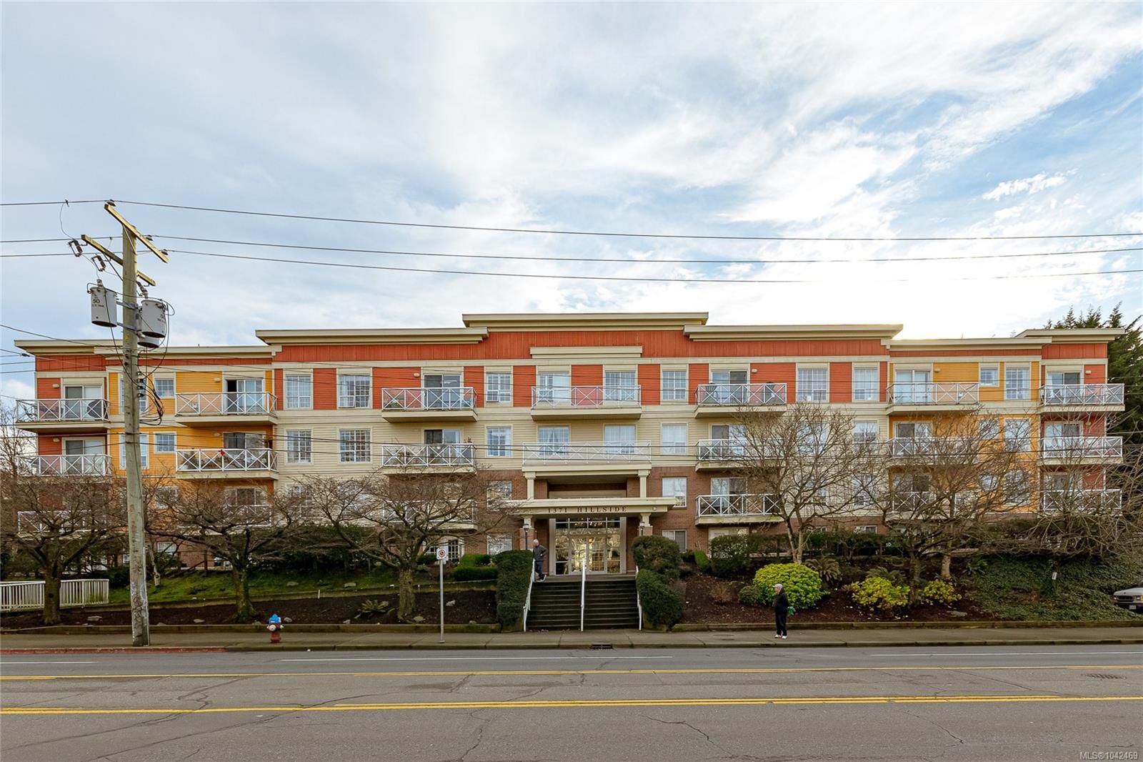 Property Photo:  1371 Hillside Ave #Ph 10  BC V8T 2B3 