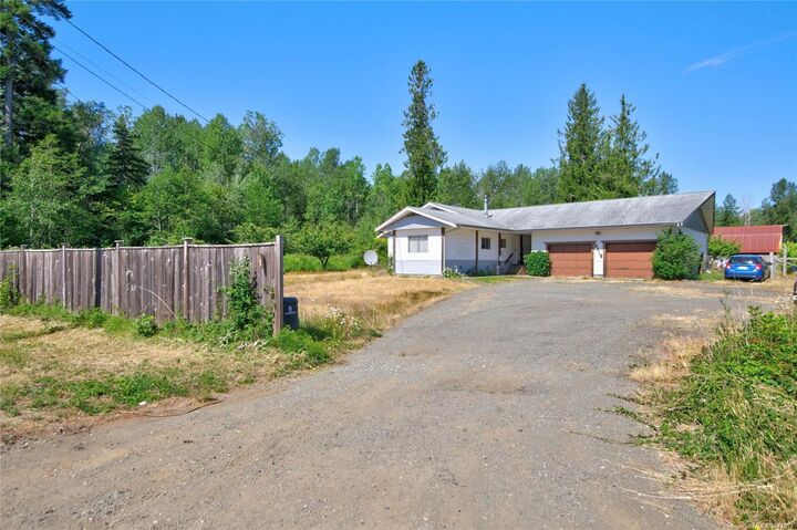 Property Photo: 2115 Cumberland Rd BC V9N 2G1