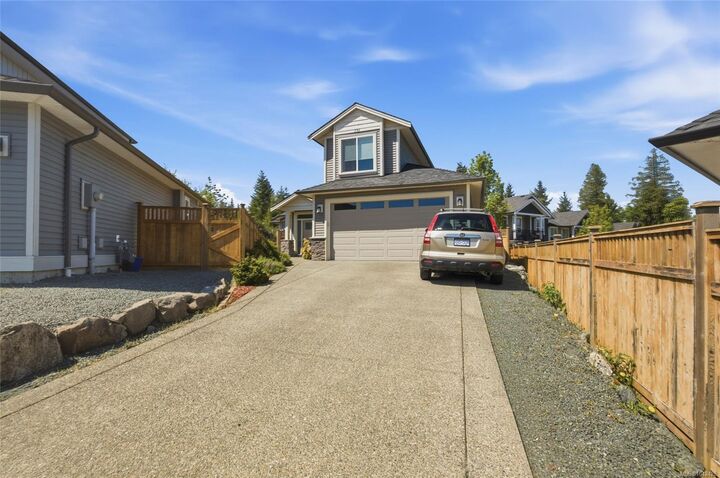 751 James Pl — photo 1