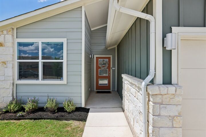 Property Photo: 109 Filifera Court TX 78641