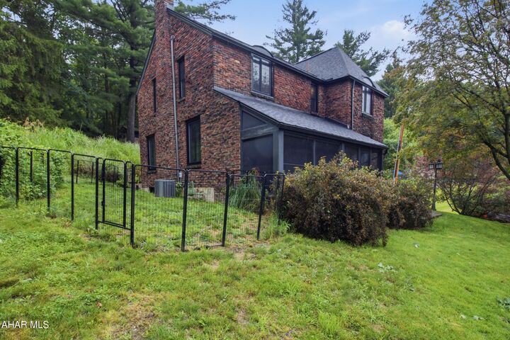 Property Photo: 1513 Hillside Court PA 16686