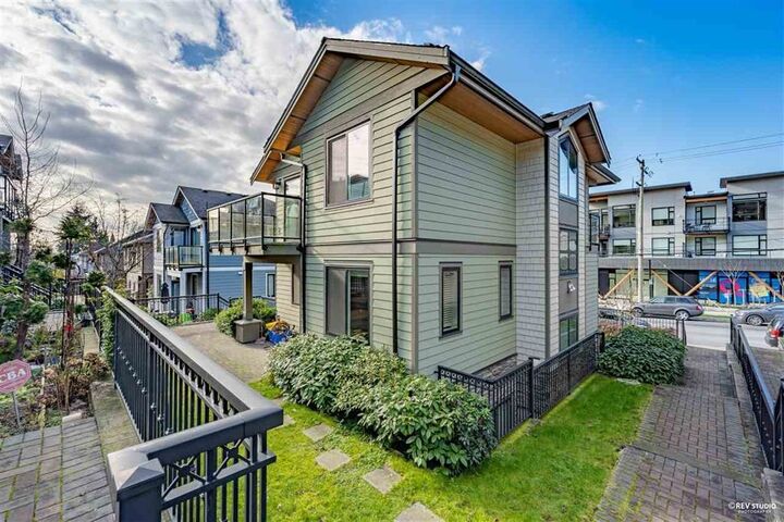 Property Photo: 1436 Bewicke Avenue BC V7M 3B8