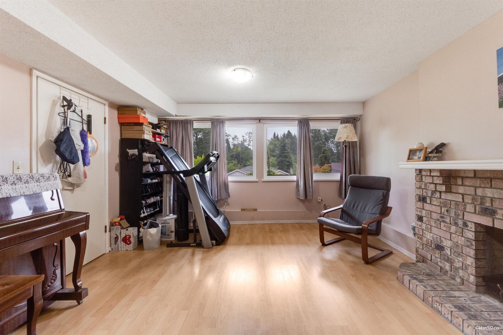 Property Photo: 5350 Braelawn Drive BC V5B 2H9