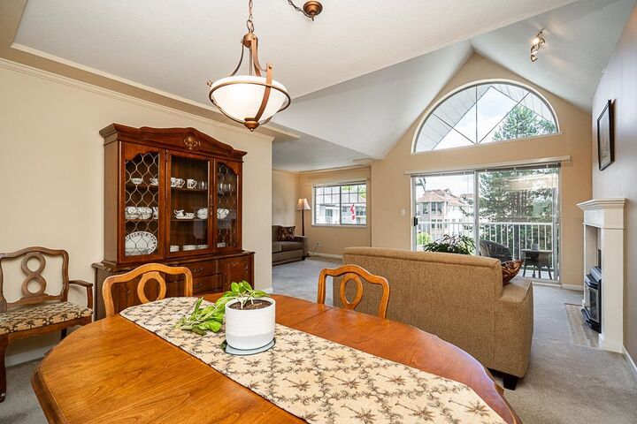 Property Photo: 11601 227 Street 302 BC V2X 0J7