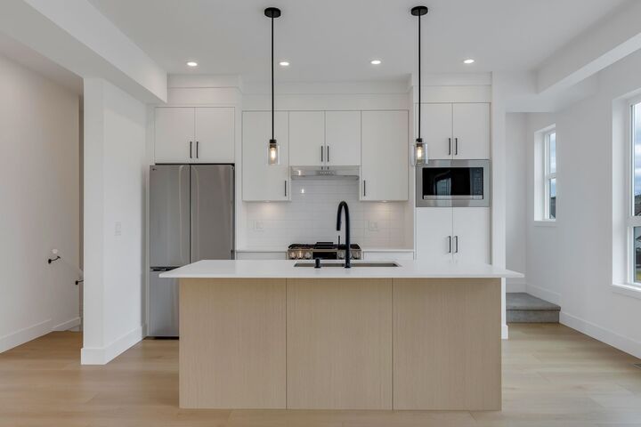 Property Photo: 30501 Robin Drive 4 BC V2T 0M5