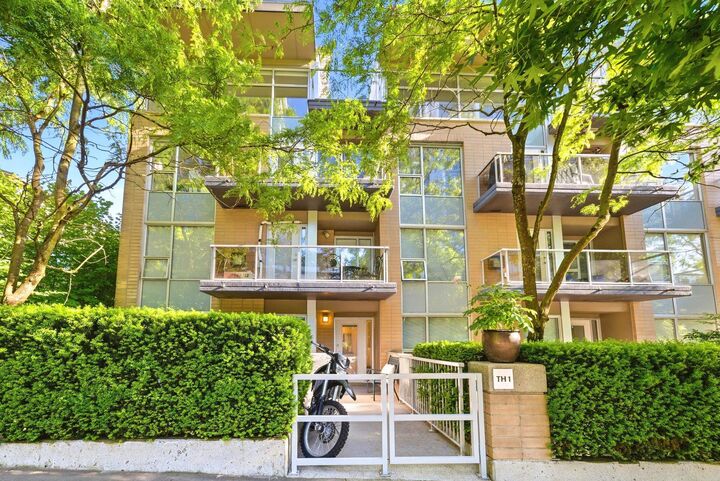 Property Photo: 1288 Chesterfield Avenue Th1 BC V7M 0B1