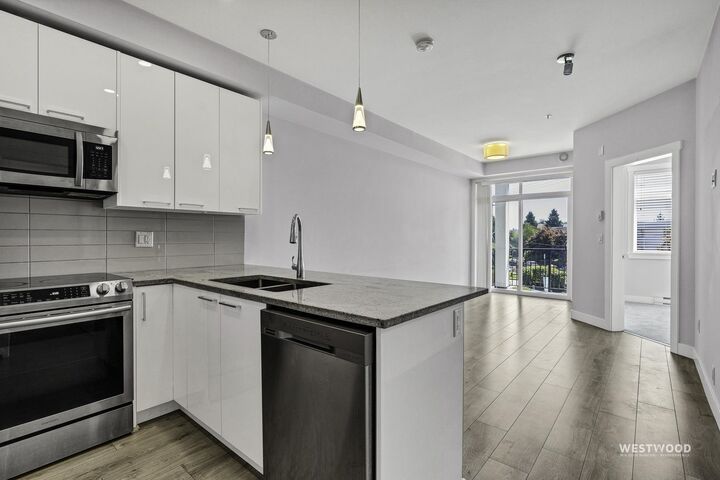 20696 Eastleigh Crescent 210 — photo 1