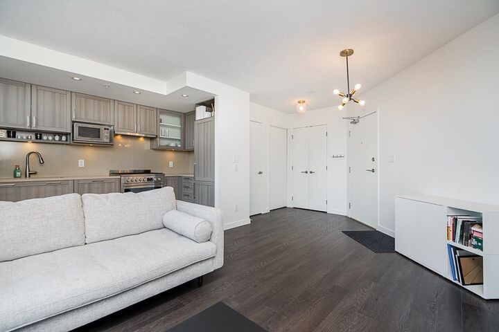 Property Photo: 5470 Ormidale Street 1006 BC V5R 0G6