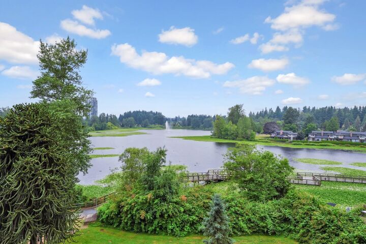 Property Photo: 33160 Plaxton Crescent 404 BC V2S 0N6