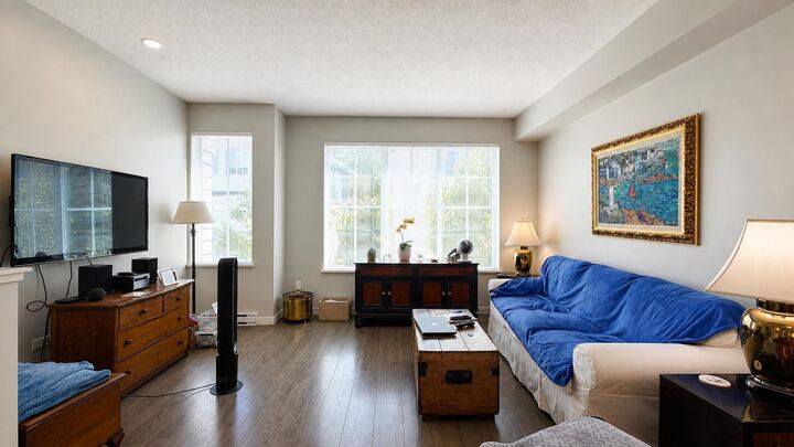 Property Photo: 5550 Admiral Way 101 BC V4K 0C4