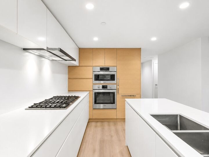 Property Photo: 5508 Hollybridge Way 513 BC V7C 0C7