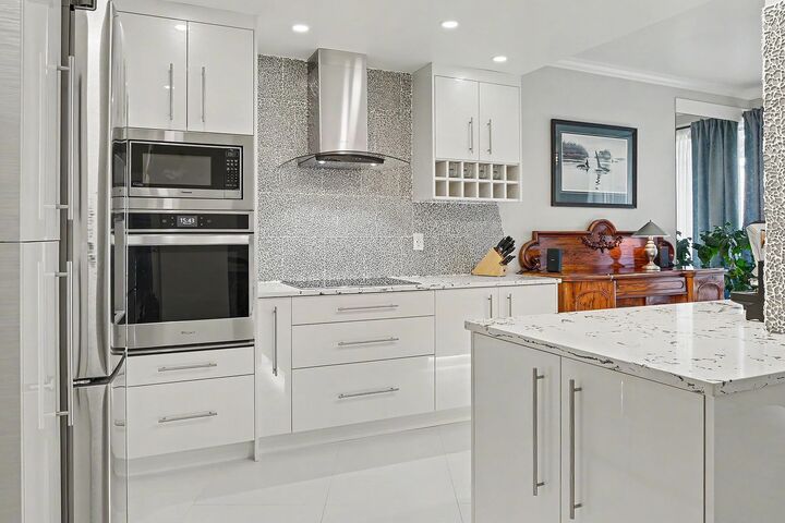 1765 Martin Drive 208 — photo 1