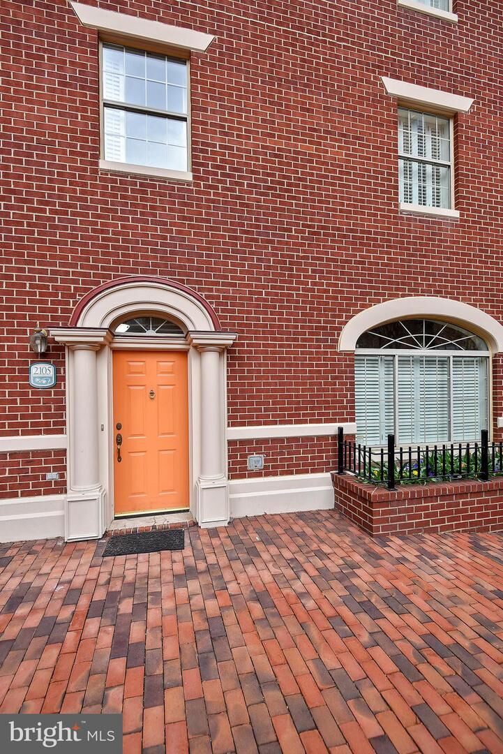 Property Photo: 2105 Jamieson Avenue VA 22314
