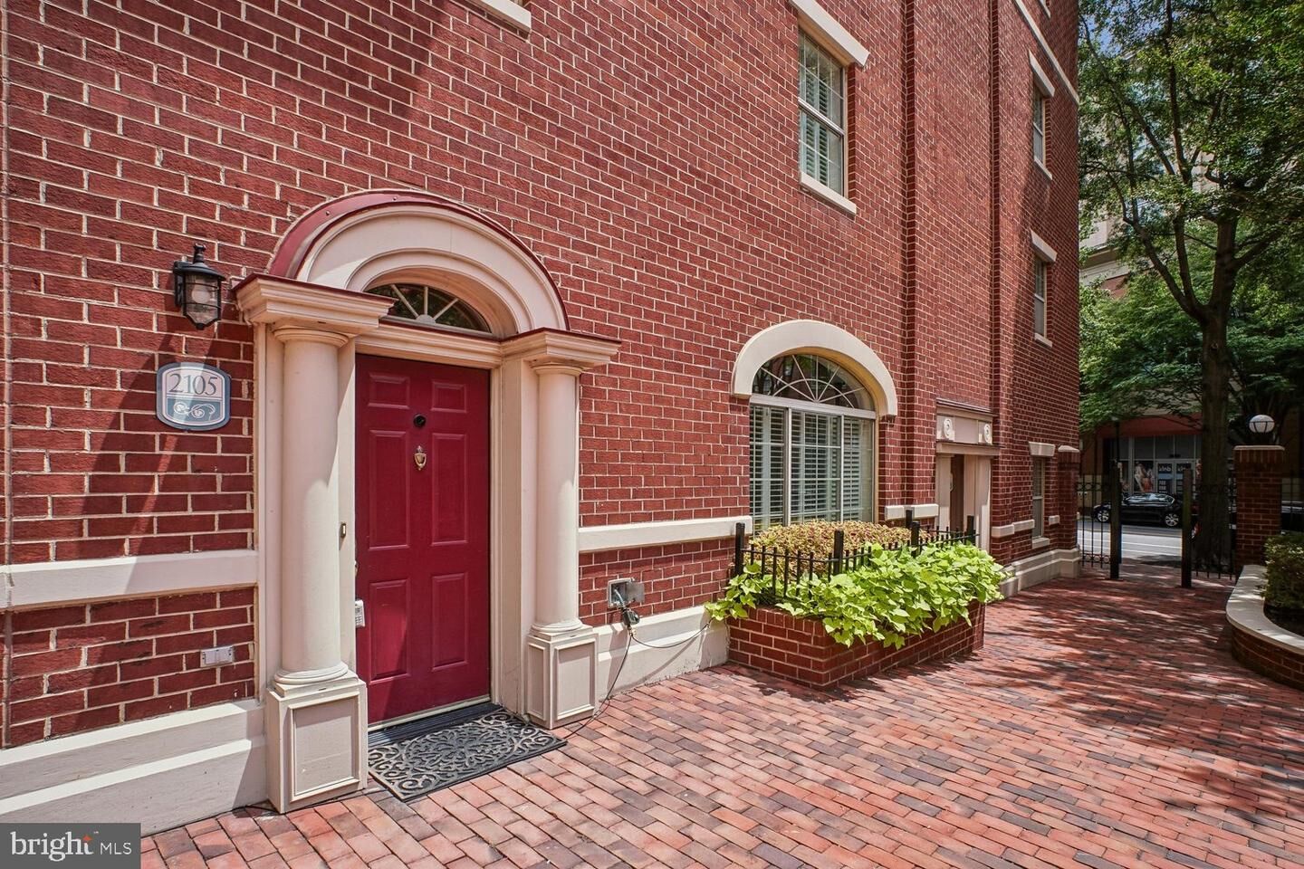 Property Photo: 2105 Jamieson Avenue VA 22314