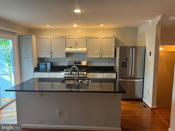 Property Photo:  12097 Edgemere Circle  VA 20190 