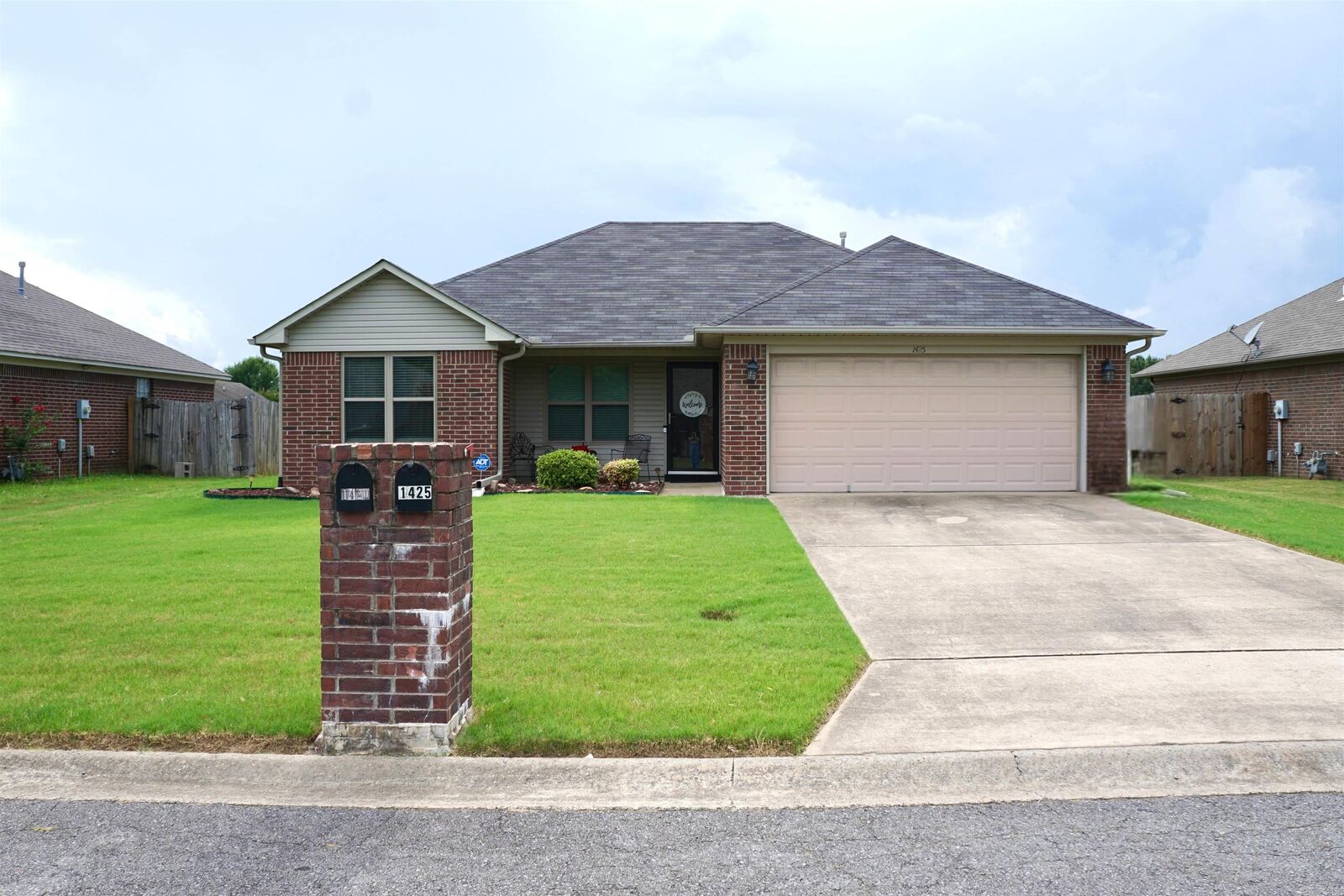 Property Photo:  1425 Huebner Street  AR 72032 