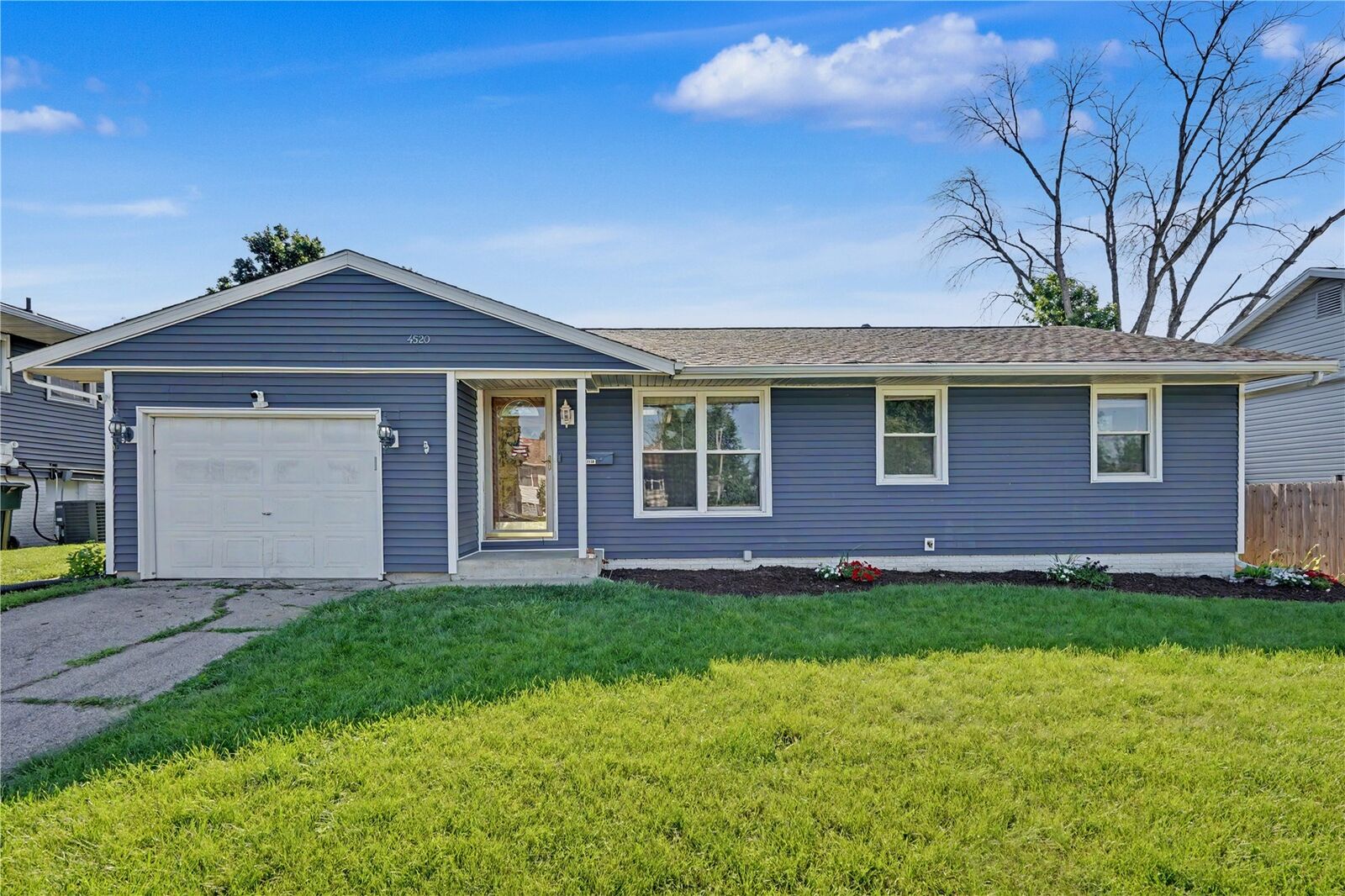 Property Photo:  4520 Navajo Drive NE  IA 52402 
