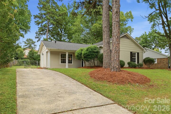 Property Photo: 5439 Autumn End Circle NC 28212