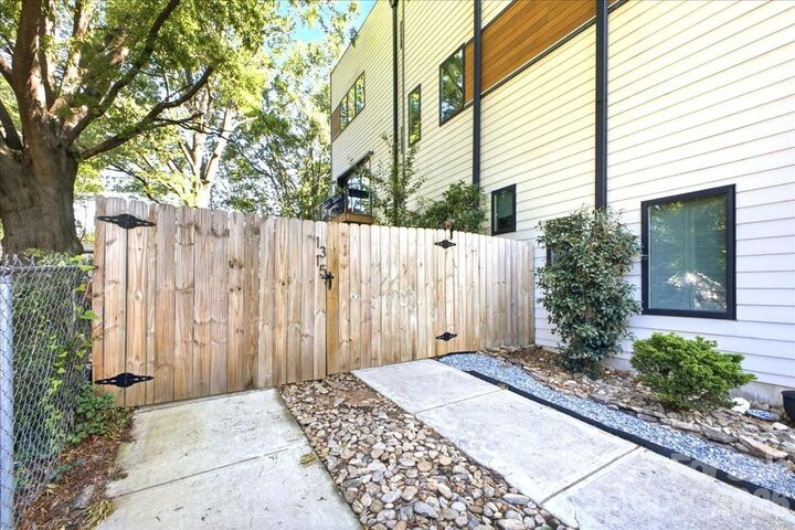 Property Photo:  1315 N Davidson Street  NC 28206 