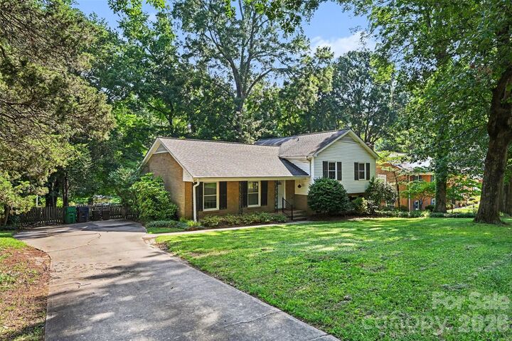 Property Photo: 6207 Honegger Drive NC 28211