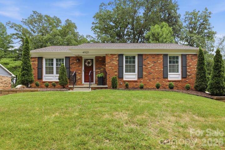 Property Photo:  4927 Farm Pond Lane  NC 28212 