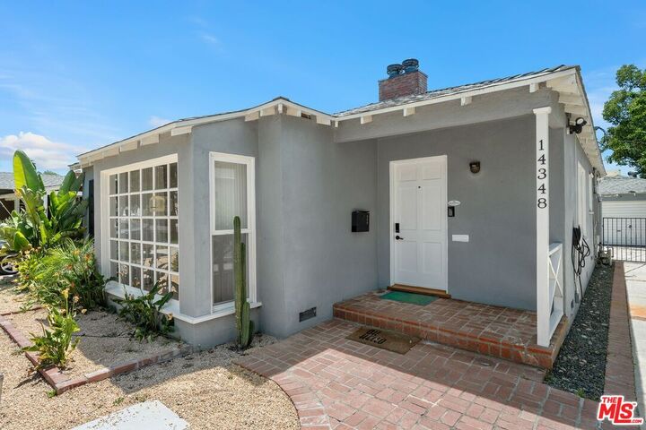 Property Photo: 14348 Collins St CA 91401