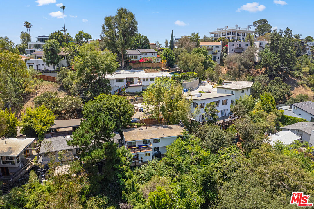 Property Photo: 6331 Grape Pl CA 90068