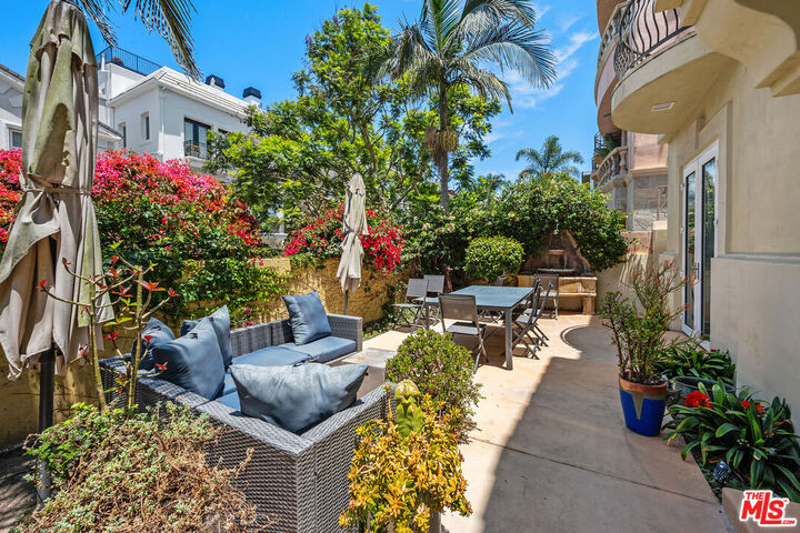 Property Photo: 118 Channel Pointe Mall CA 90292
