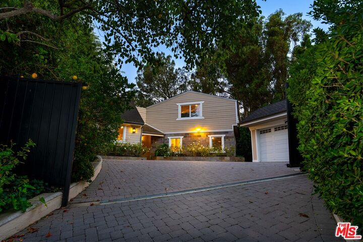Property Photo:  12750 Mulholland Dr  CA 90210 