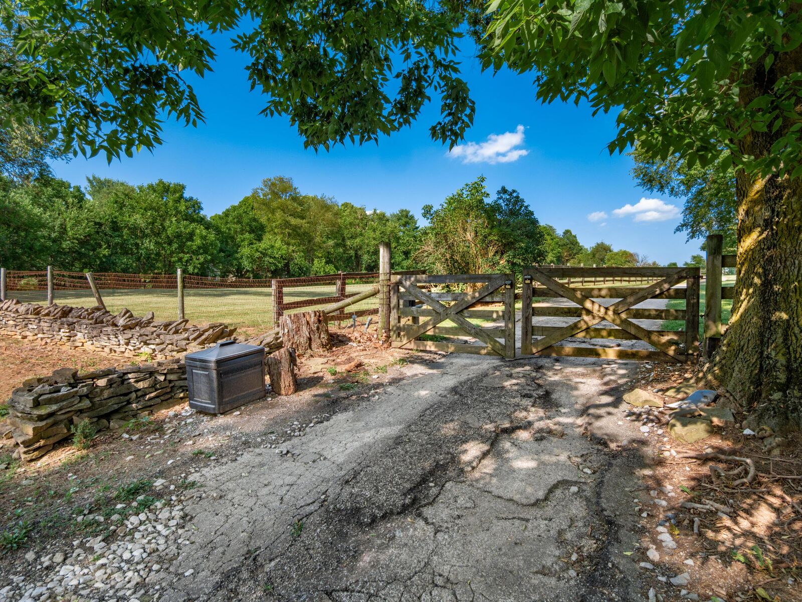 Property Photo:  5137 Riverside Drive  OH 43015 