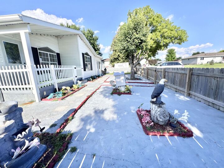 Property Photo: 1616 2nd Street NE 68601