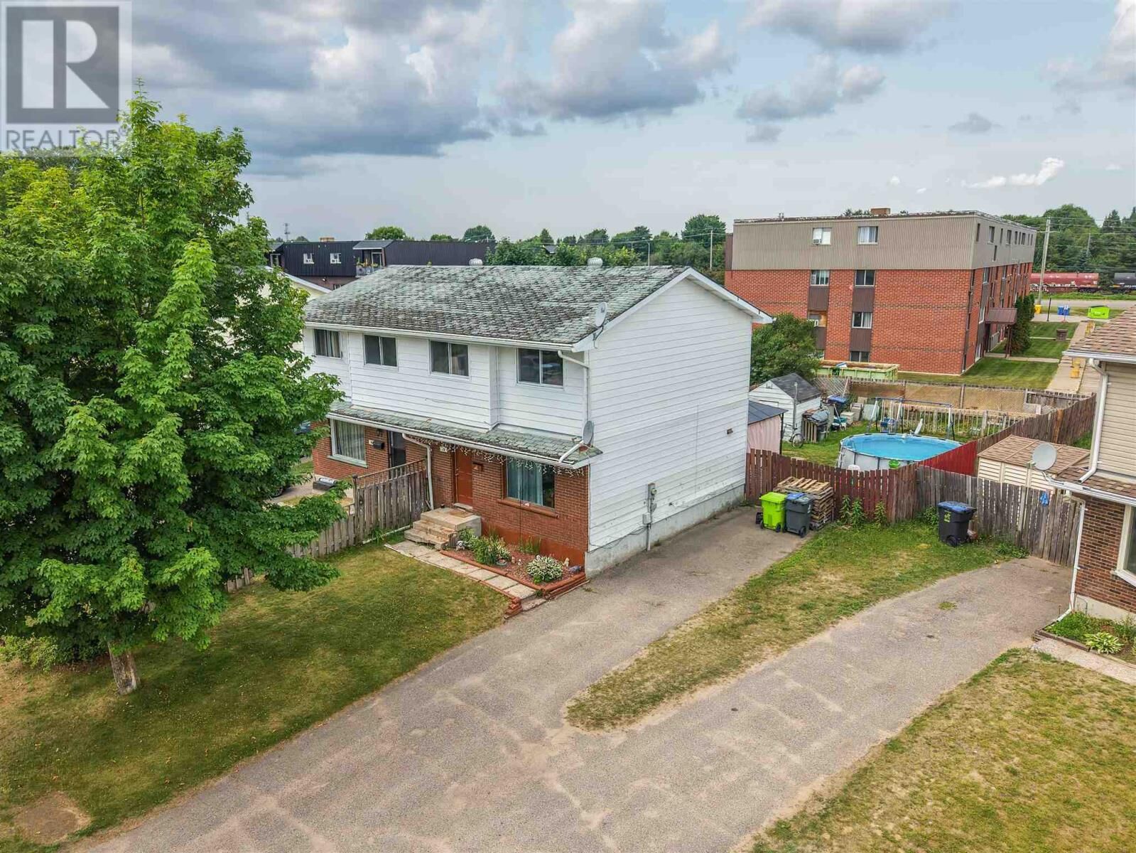Property Photo: 73 Robin St ON P6A 5Y4